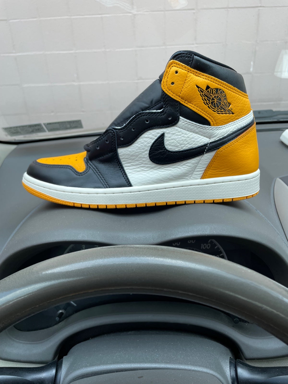 Early Jordan 1 Yellow Toe size 10.5