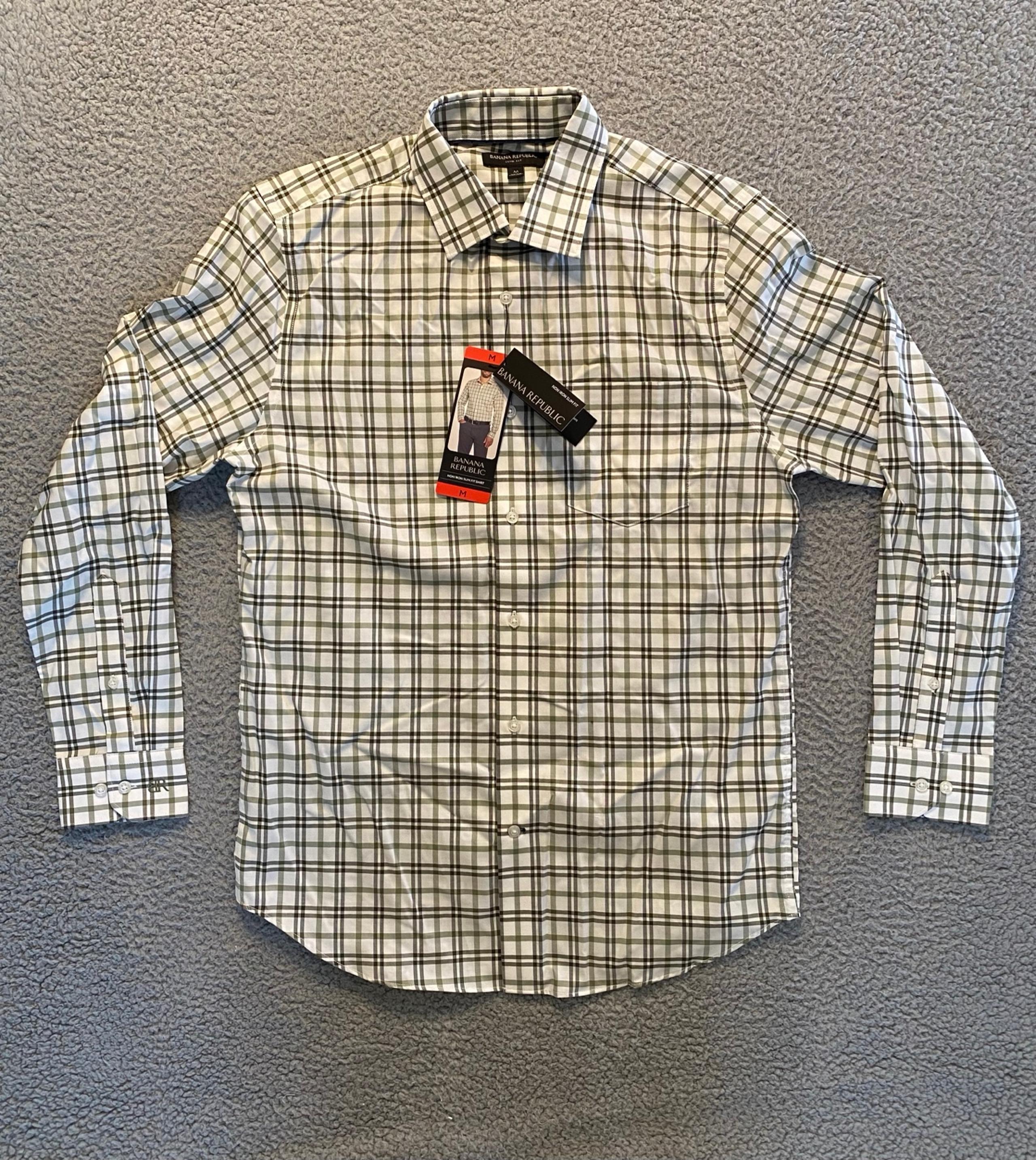 Banana Republic Non Iron Slim Fit LS Button Up Shirt Men’s Size Medium NWT
