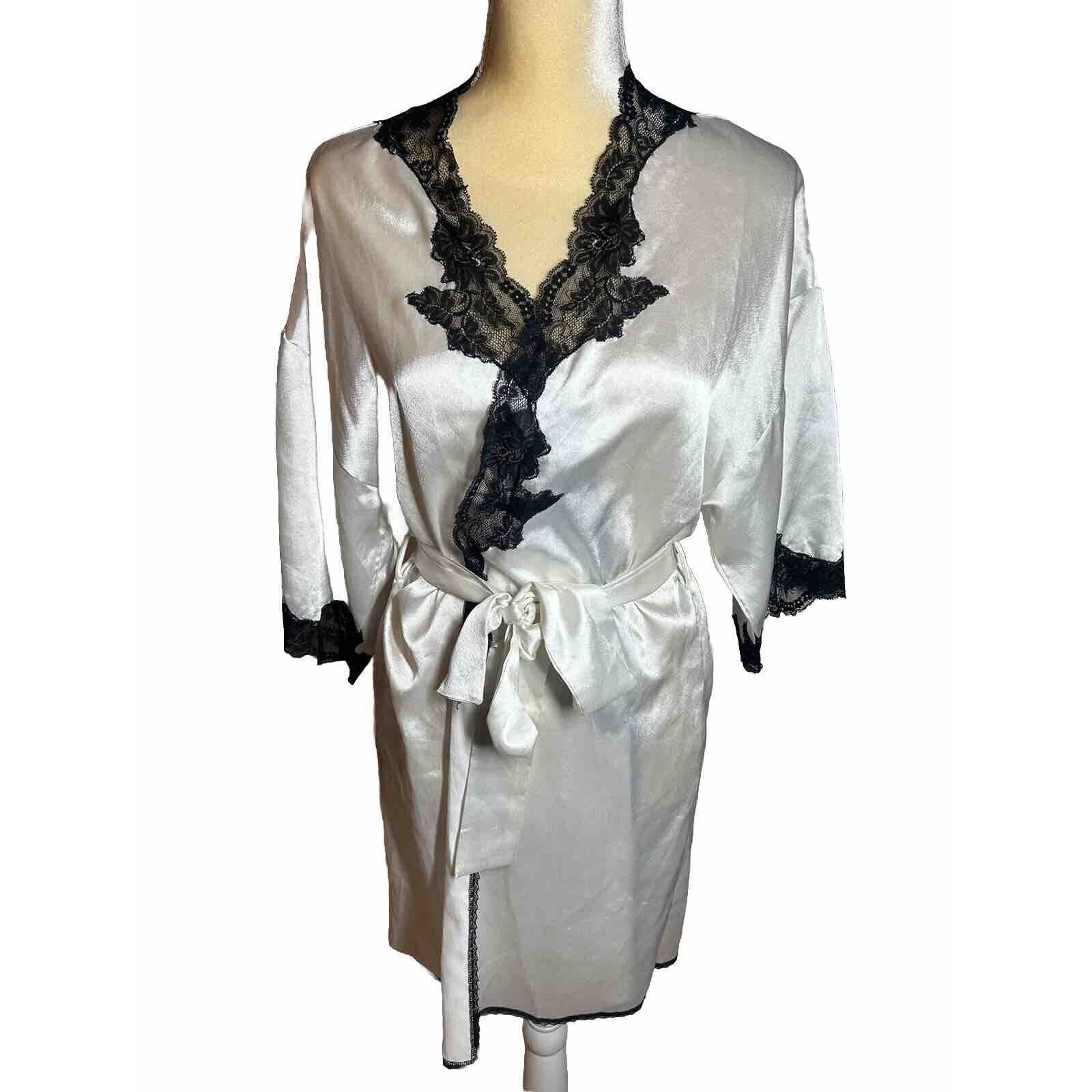 Vintage Christian Dior Women’s Lace Trim Embellishment Robe Size Petite