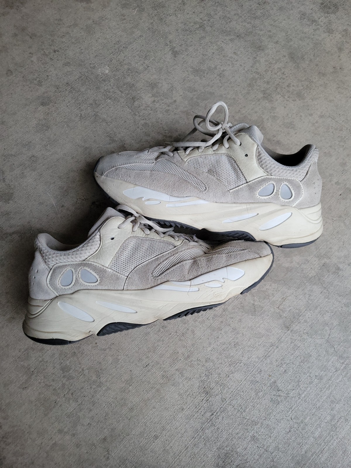 Yeezy 700 Analog Colorway Beige Grey Silver Reflective Boost Sneakers Adidas 11