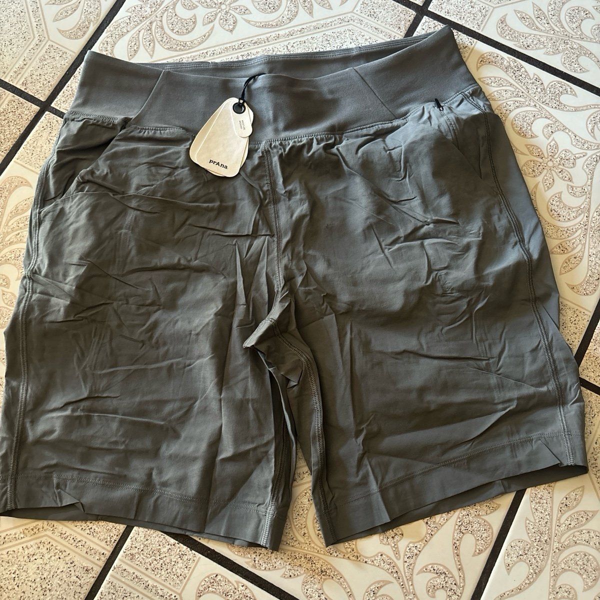 Prana Koen Flat Front Short women L in the color gravel