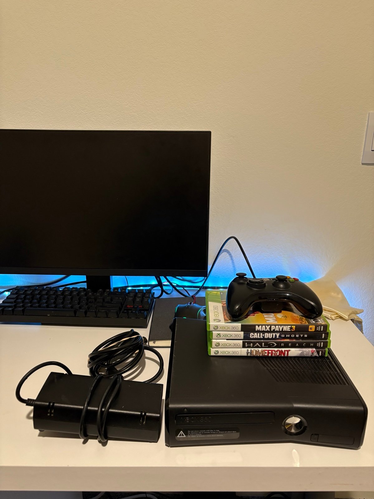Xbox 360 Slim 250gb Fully Tested, Working, and Factory Reset. (READ DESCRIPTION)