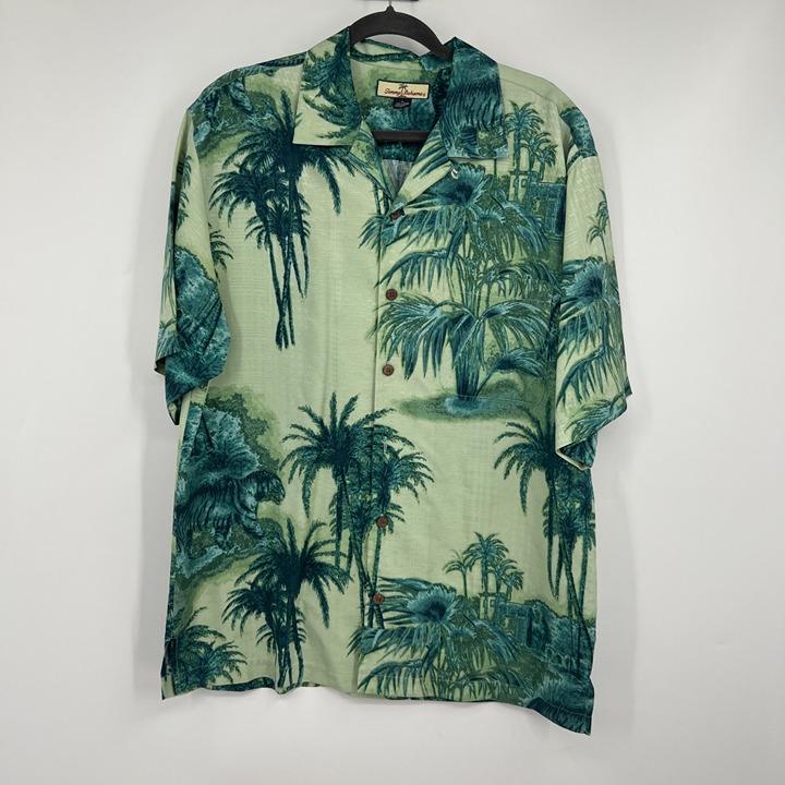 Tommy Bahama Hawaiian Shirt Size Medium 100% Silk Floral Vacation Cruise Camp Ma