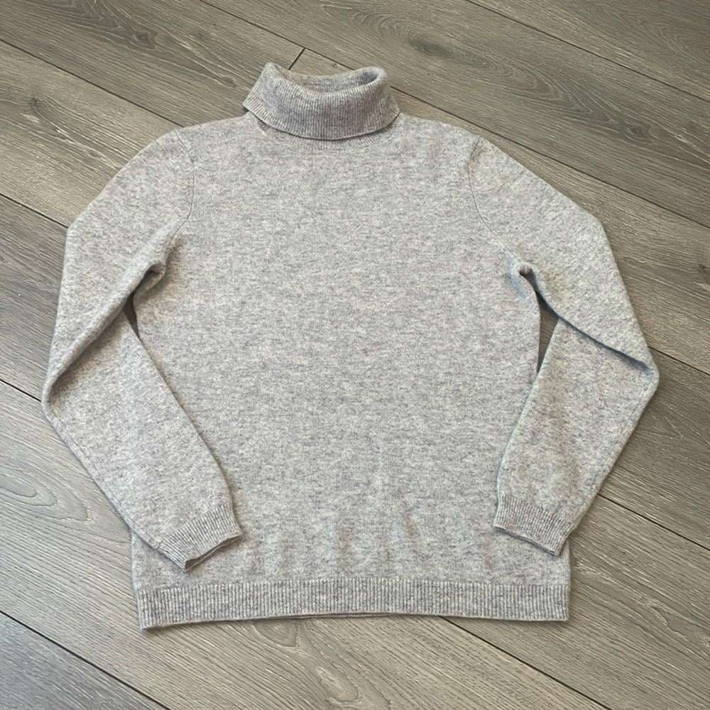 Charter Club Luxury 100% Cashmere Gray Turtleneck Long Sleeve Sweater M