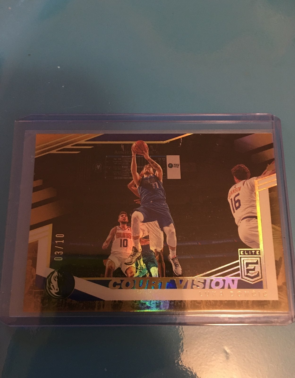 Luka Doncic Elite Court Vision GOLD 3/10