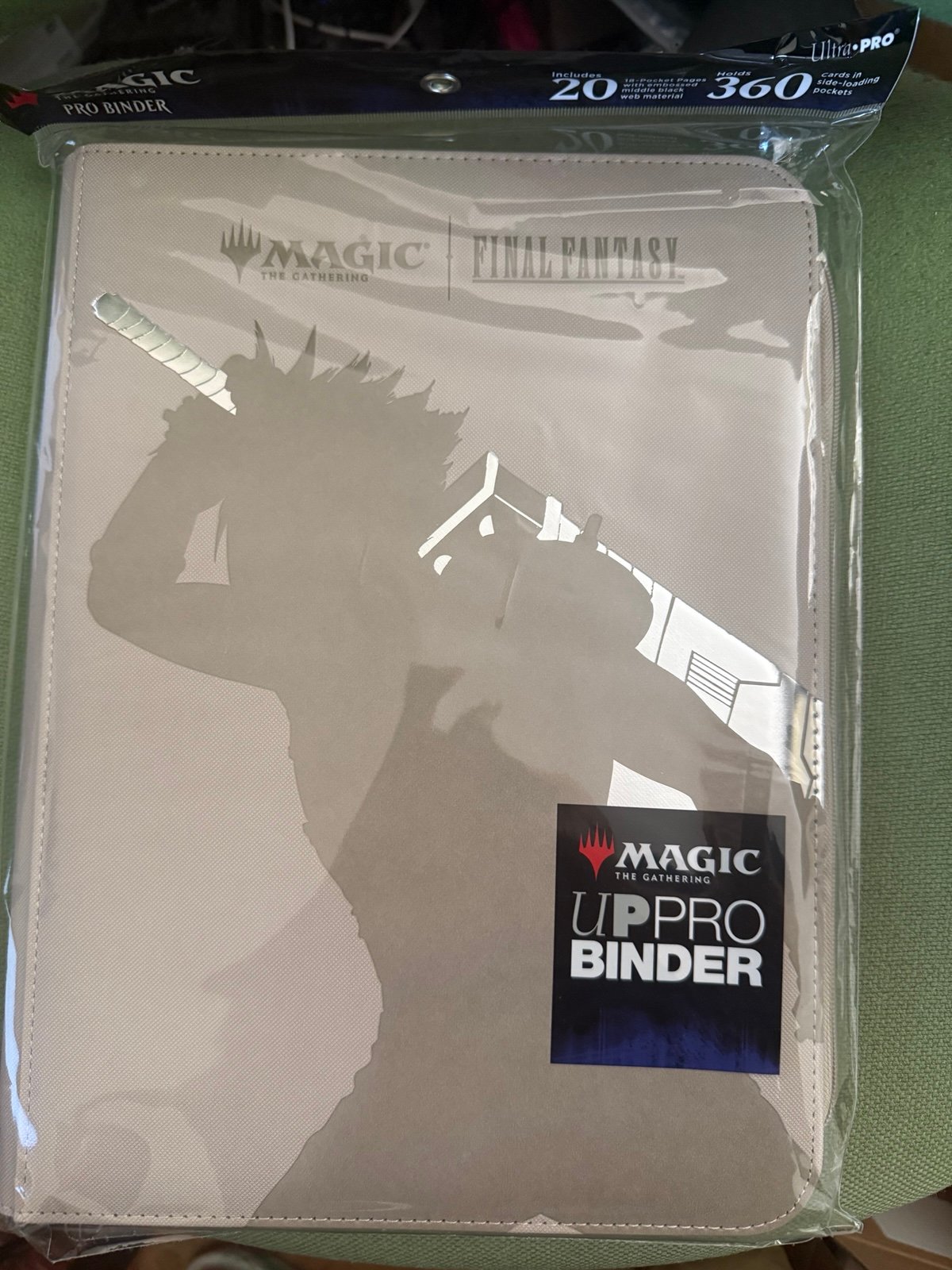 Magic the Gathering Final Fantasy Cloud Ultra Pro 9-Pocket Premium PRO Binder