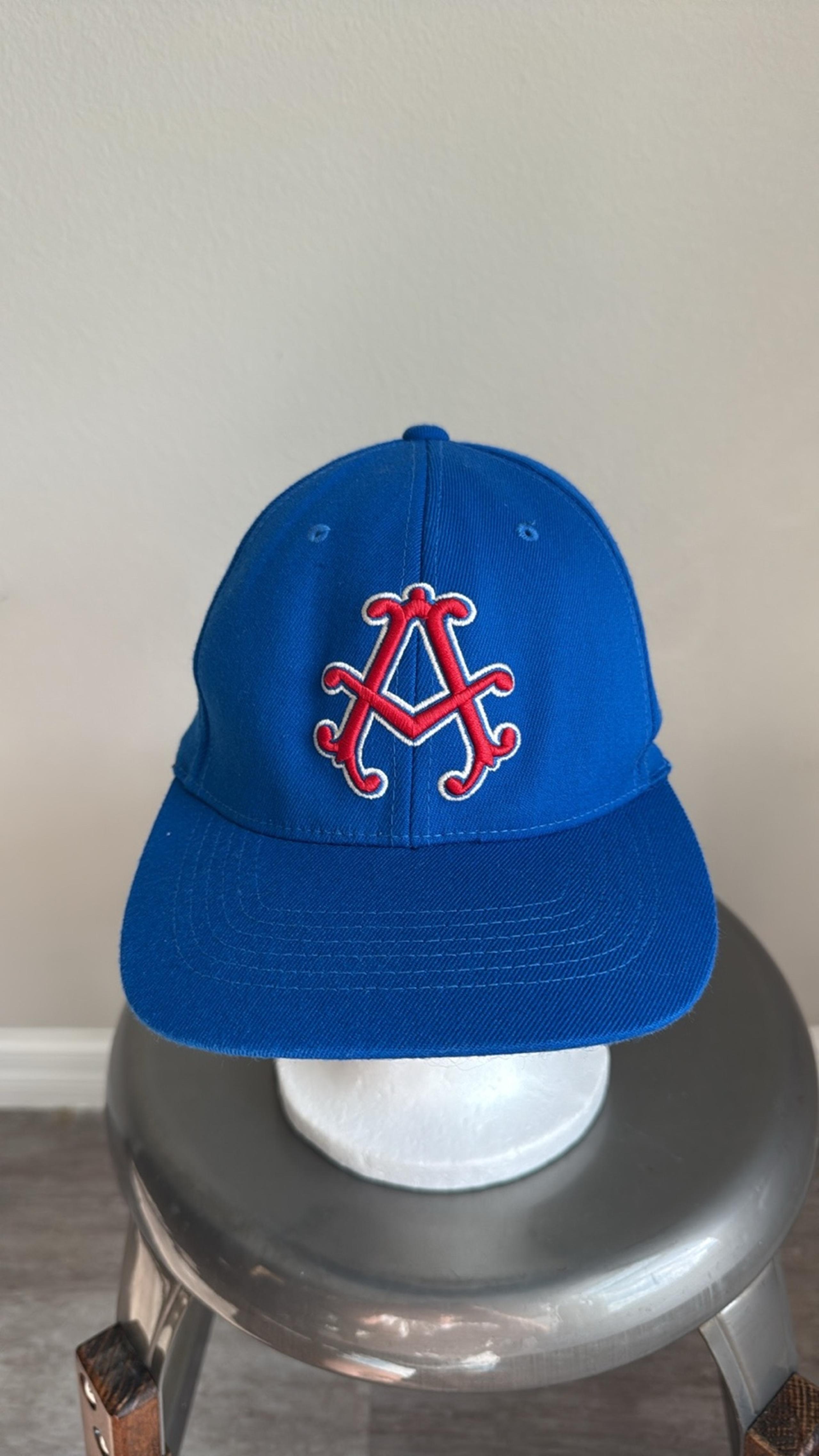 Akademiks Jeanius Level  mens blue& red hat