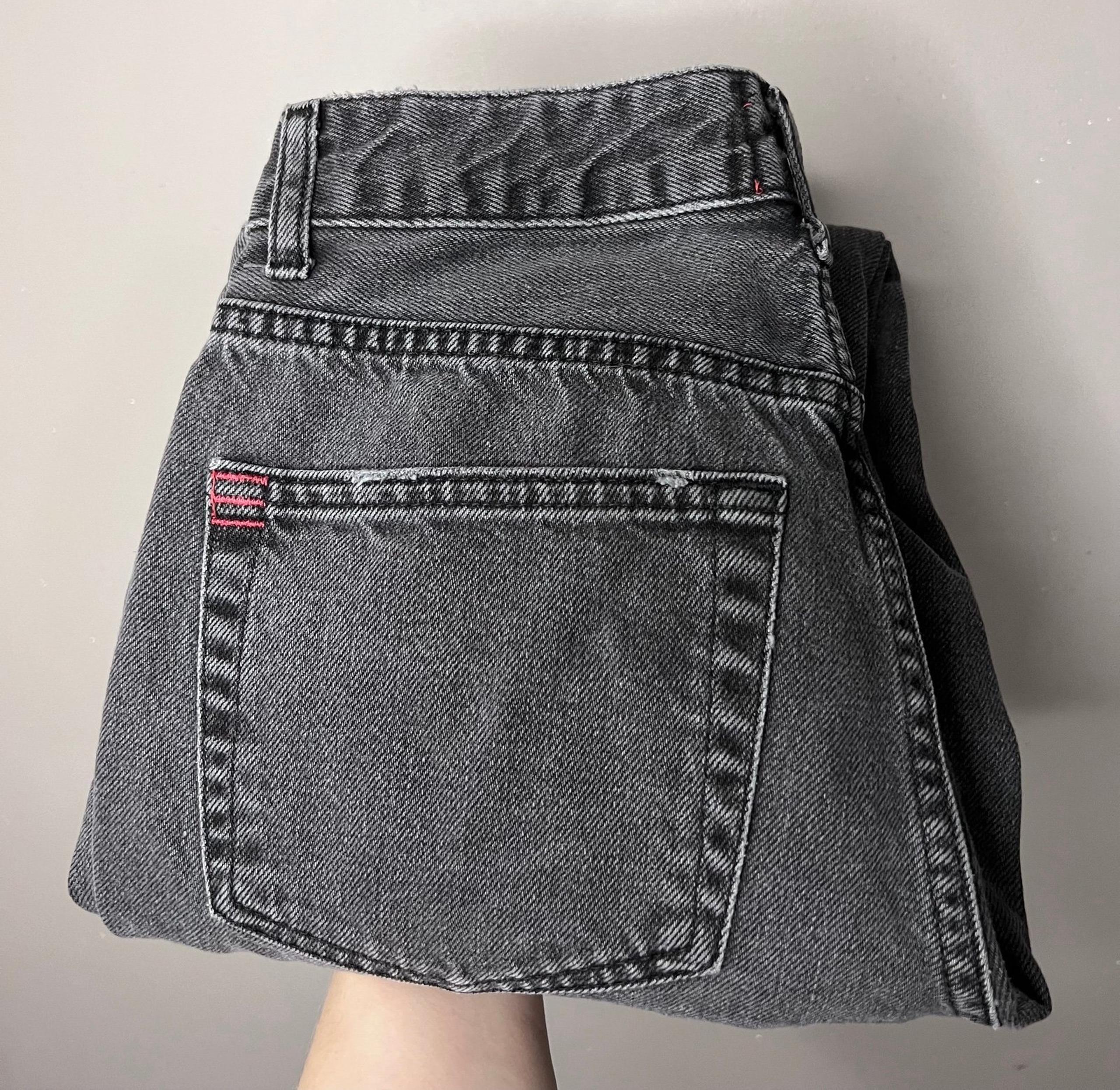 BDG Urban Outfitters Straight Leg Mom Jean Size 25