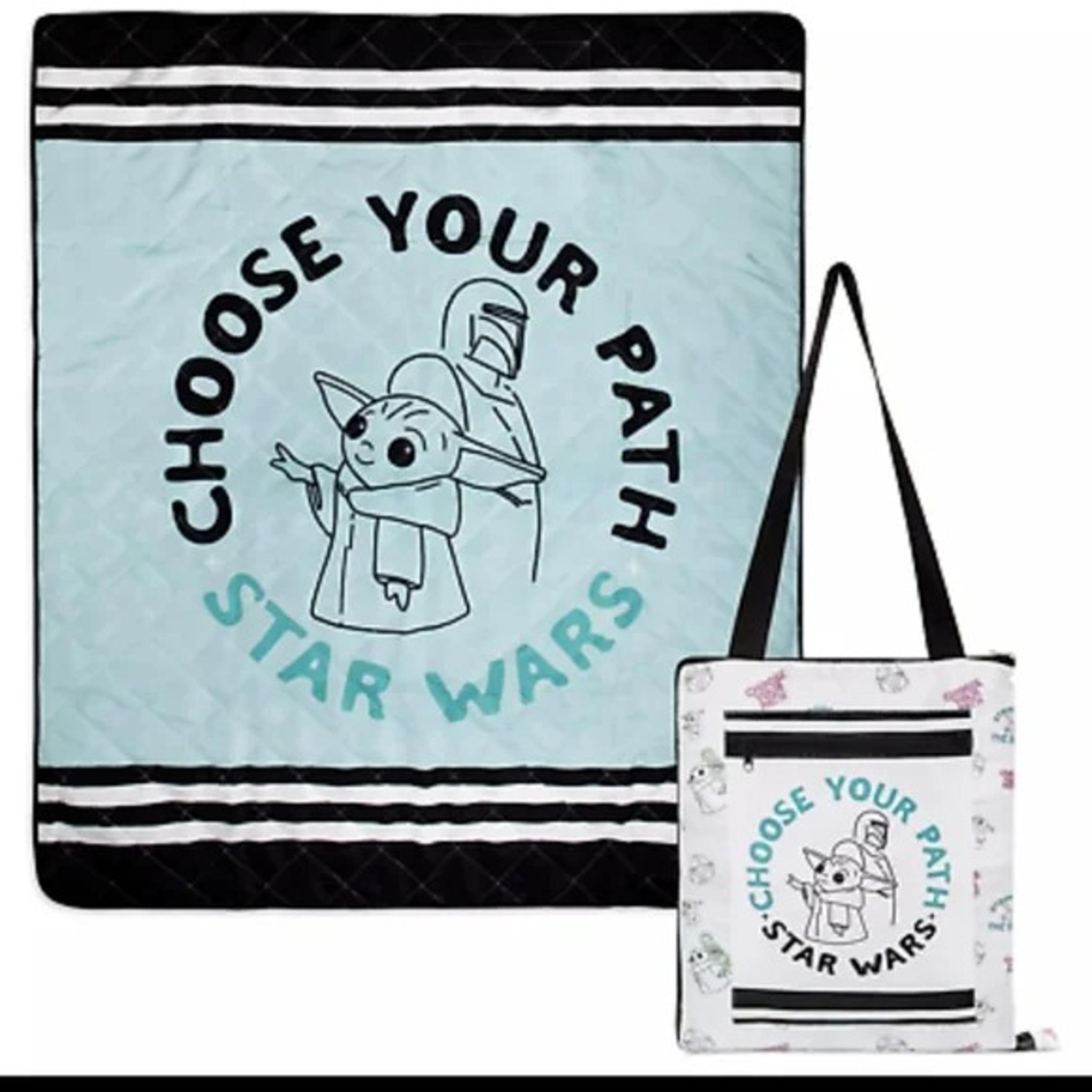 New in package ! Mandalorian picnic blanket