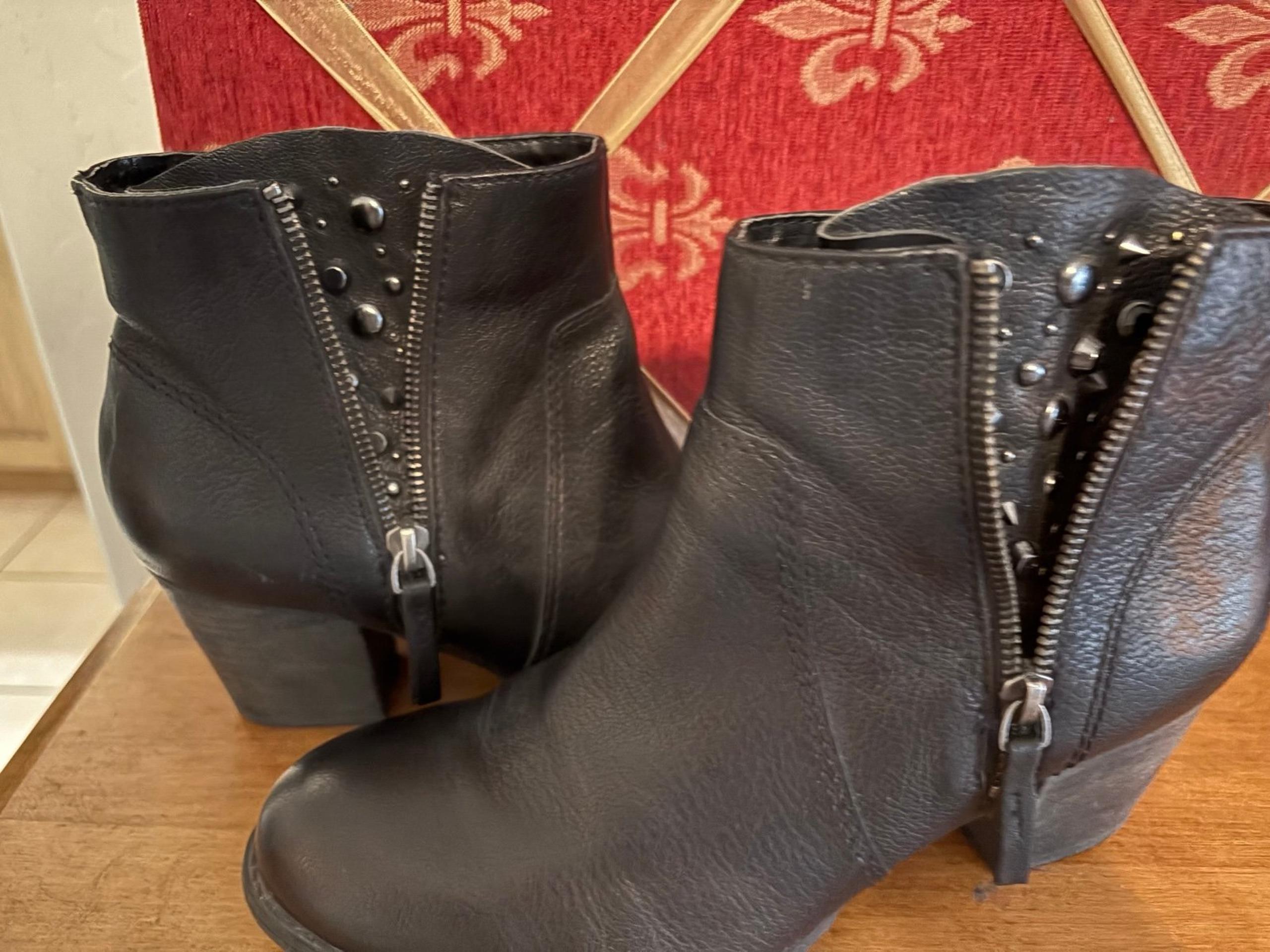 Nine west studded leather ankle boot 8.5 M