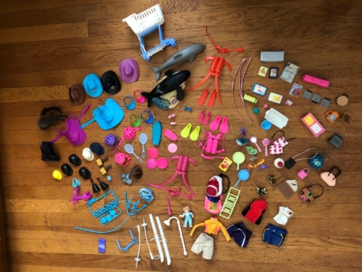 100+ Barbie Accessories (various)