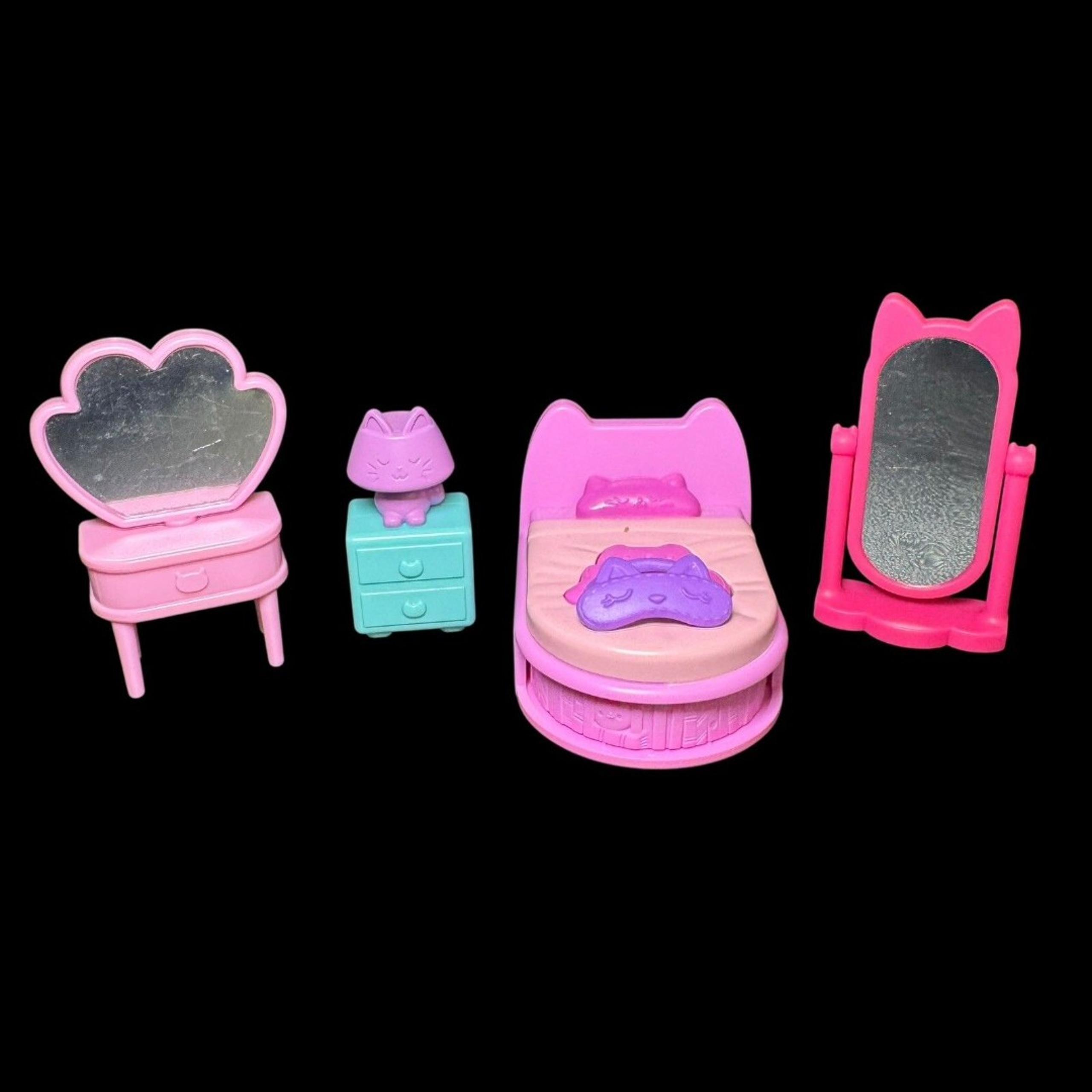 Gabby's Dollhouse Bedroom Furniture Accessories Bed Table Lamp Mirror Vanity