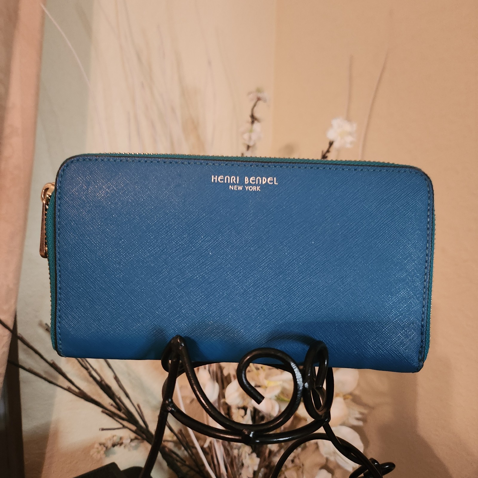 Henri Bendel long wallet