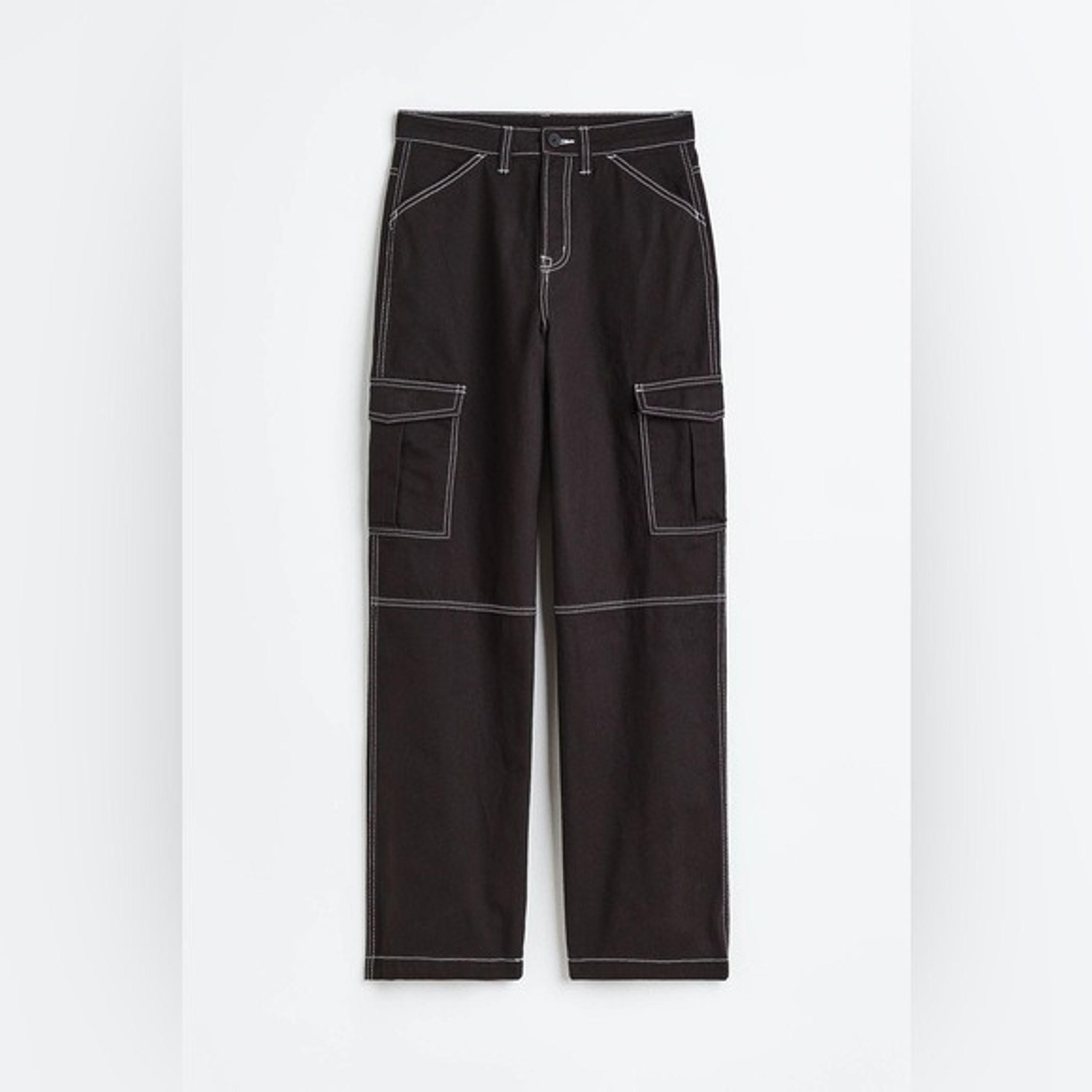H & M Divided black cargo pants white stitching casual trendy women’s size 6