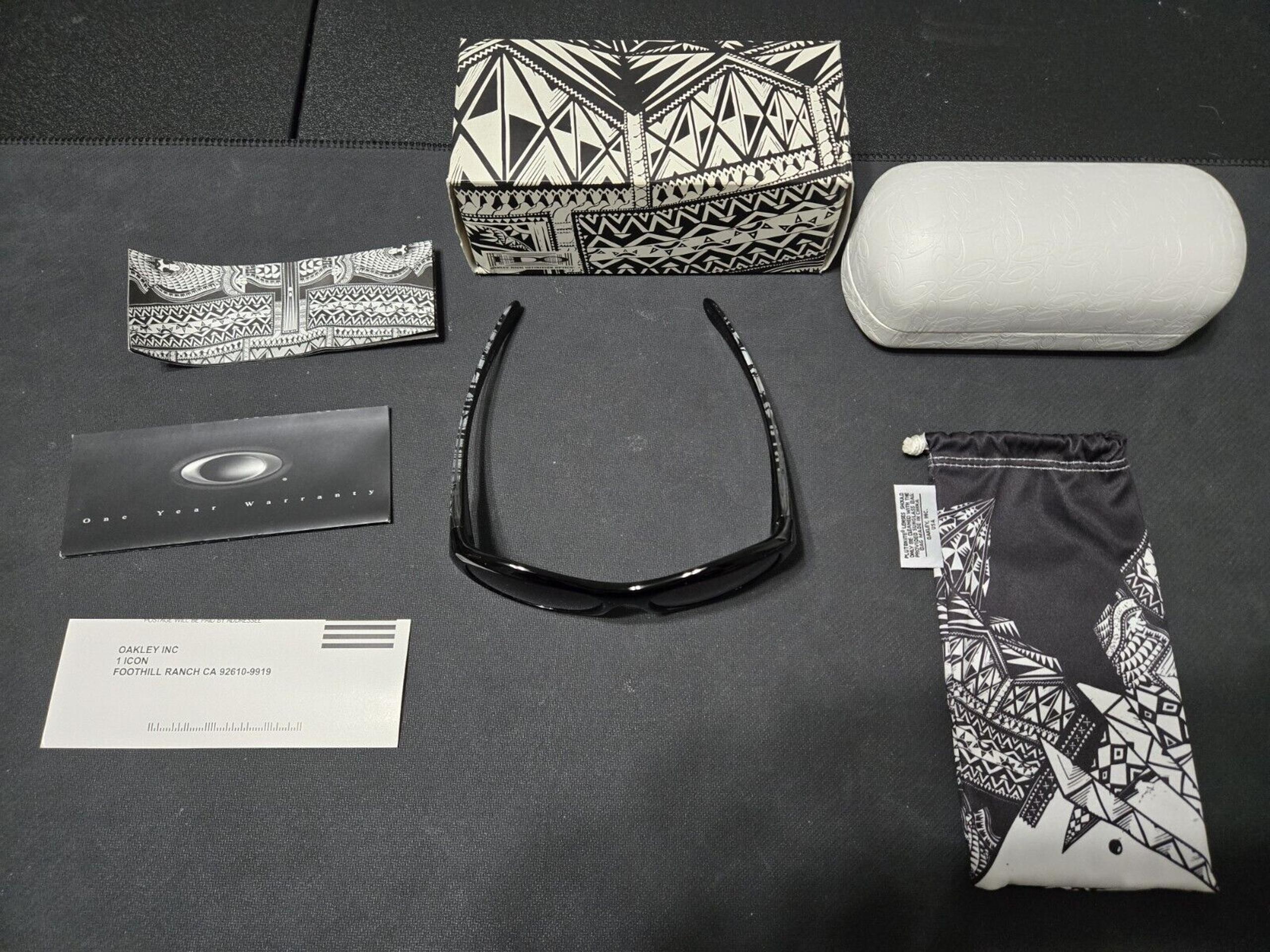 Oakley Naomi South Eternal Artist Series Polished Black / Black - Grey Gradient