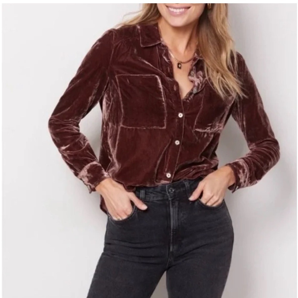 Evereve Eloise Velvet Button Down Shirt size large