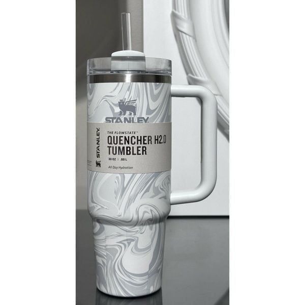 NWT LIMITED EDITION Stanley Quencher H2.0 FlowState Tumbler 30oz, POLAR SWIRL