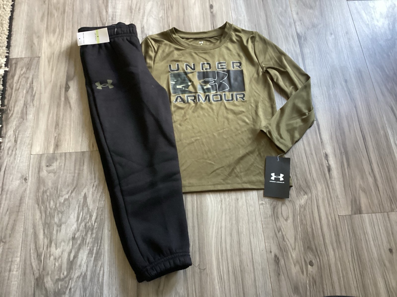 Under Armour boys l/s tee & sweatpants set size 4(NWT) ~PRICE IS FIRM, NO OFFERS