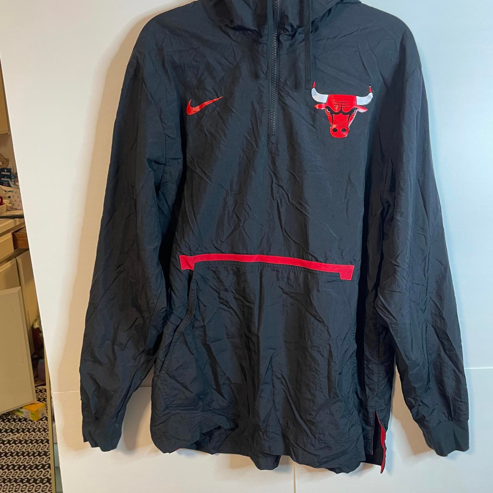 Nike Chicago Bulls Windbreaker Pullover Jacket Black/Red L Packable Hooded NBA