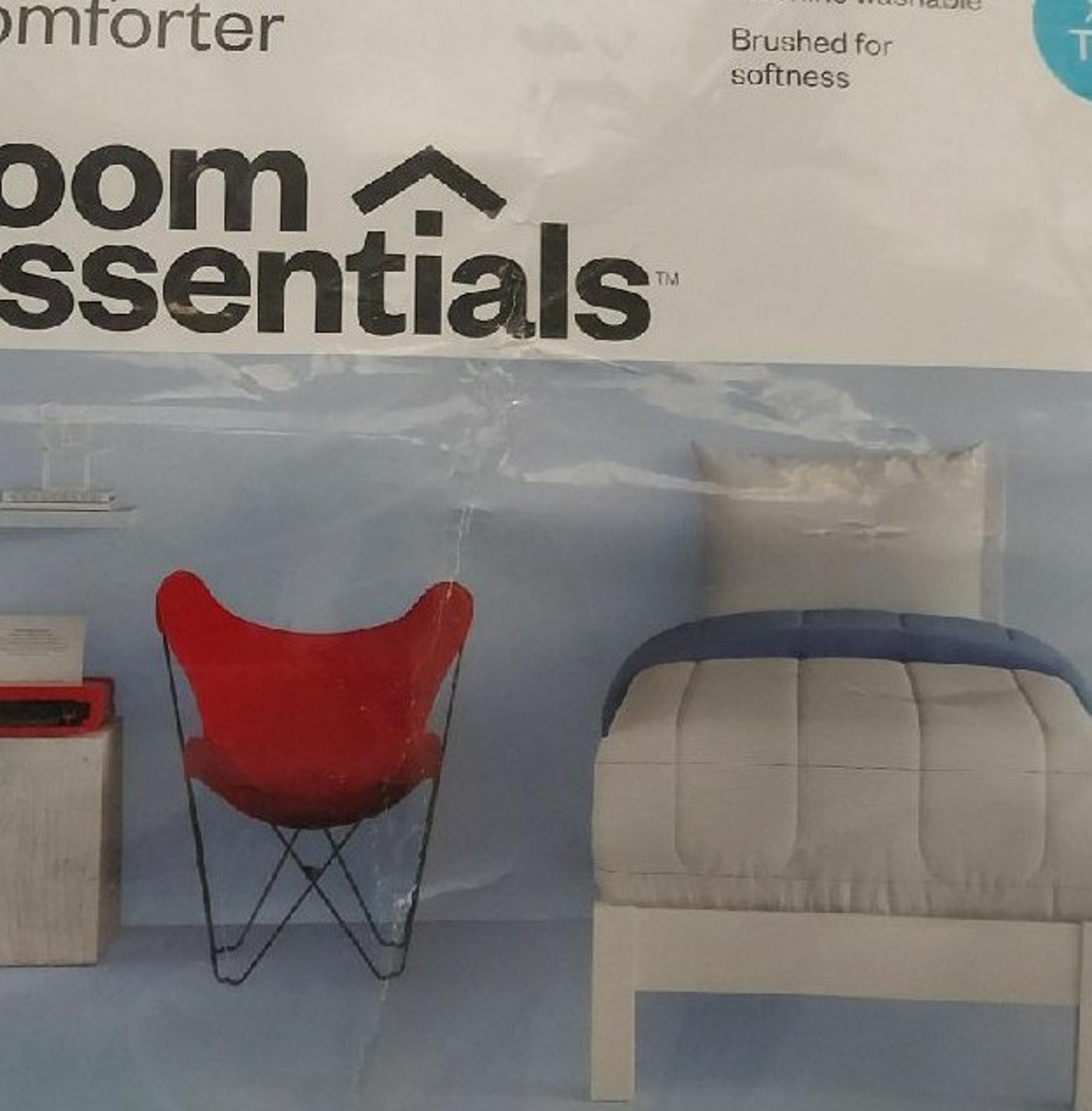 2 Dorm comforters set reversible.