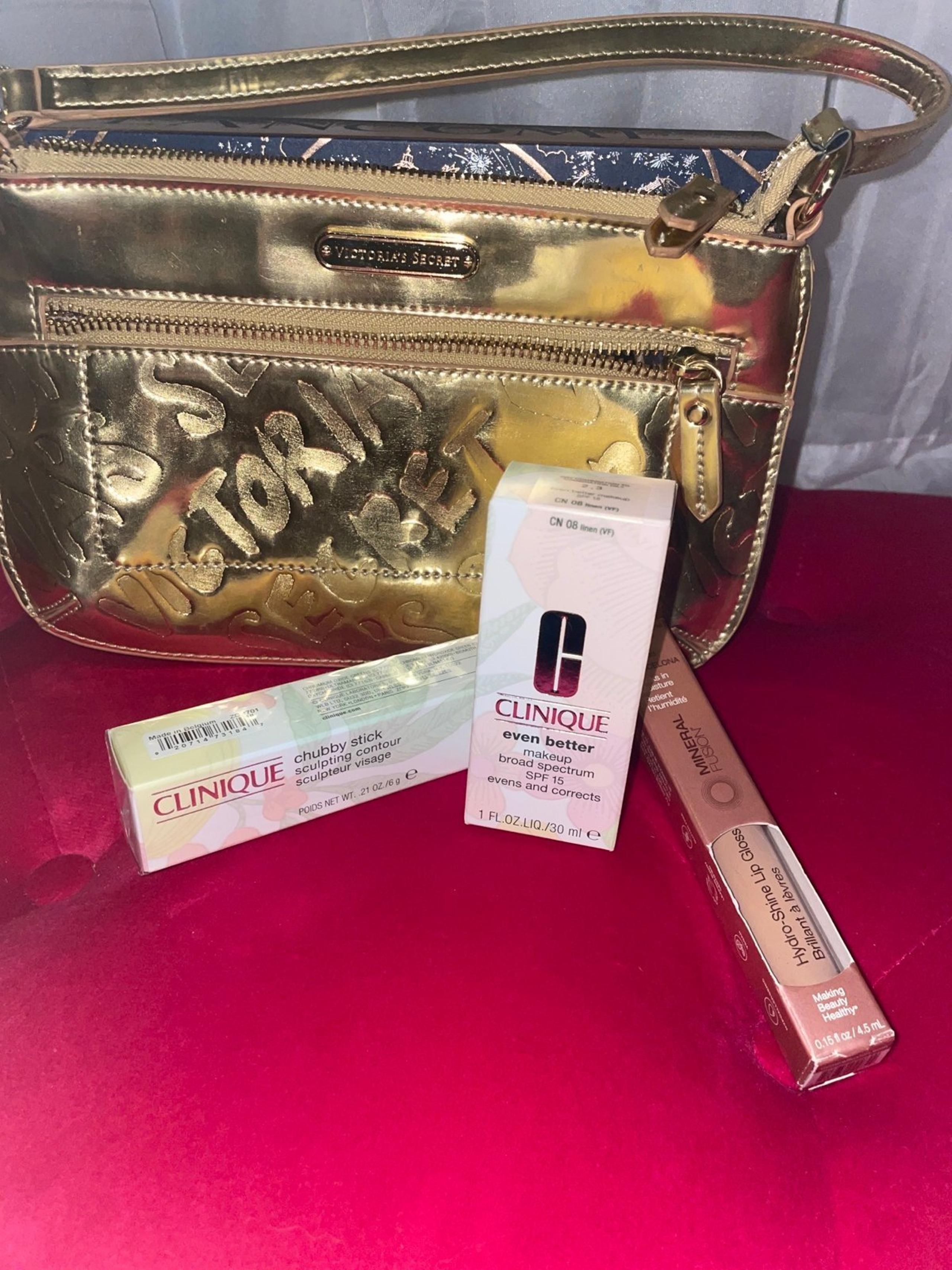 Clinique Face Makeup Gift Set with Victoria Secret Purse BUNDLE