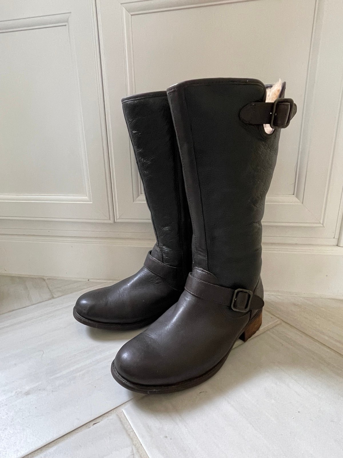 UGG Chancery Leather Riding Boots in Brown (9.5)