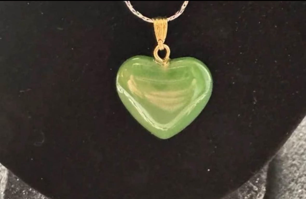 Vintage 925 sterling silver & Jade Heart pendant necklace