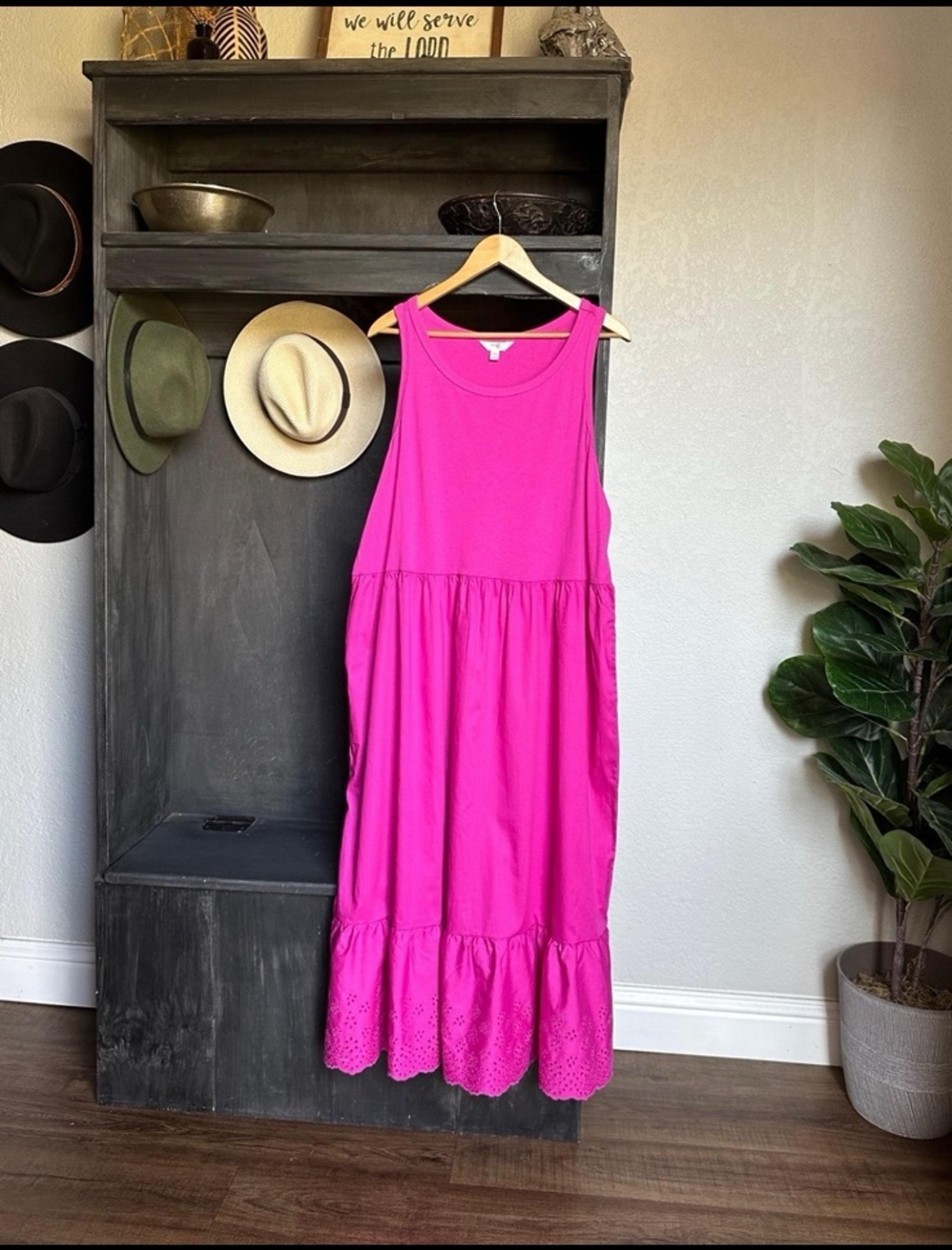 Womens Plus Size Sleeveless Midi Dress With Eyelet Hem 1X