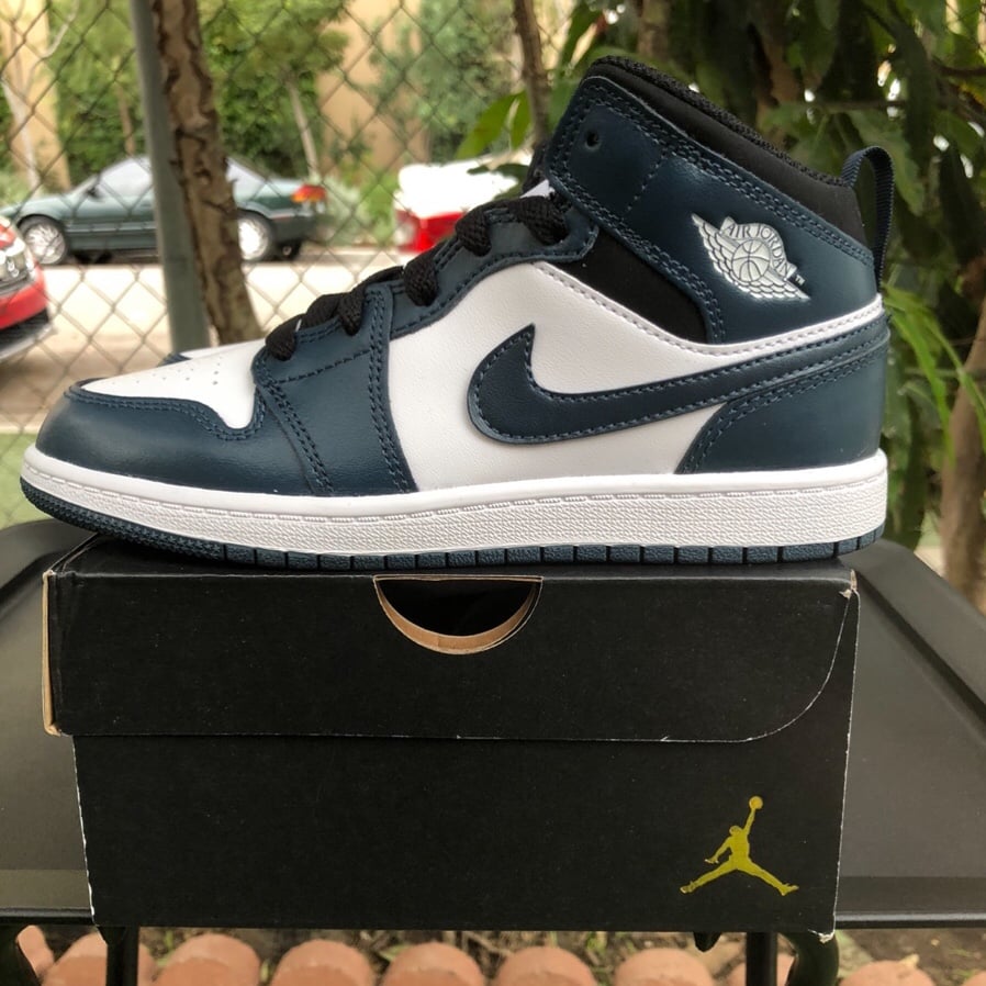 Air Jordan 1 Mid “Armory Navy” Size 10c (Toddler)
