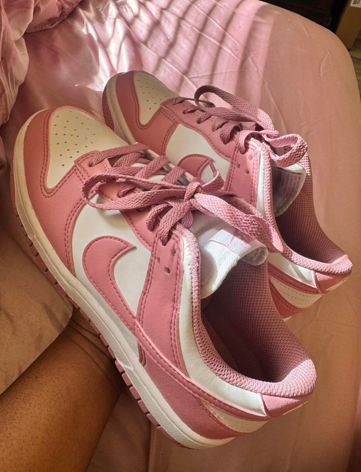 Pink dunks