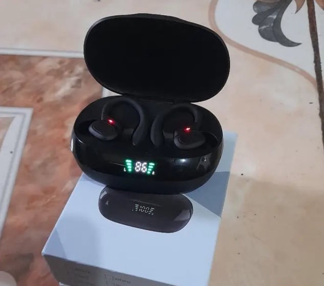 True Wireless Earbuds (Black) - detail