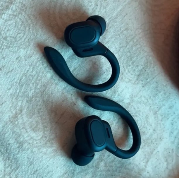 True Wireless Earbuds (Black) - detail