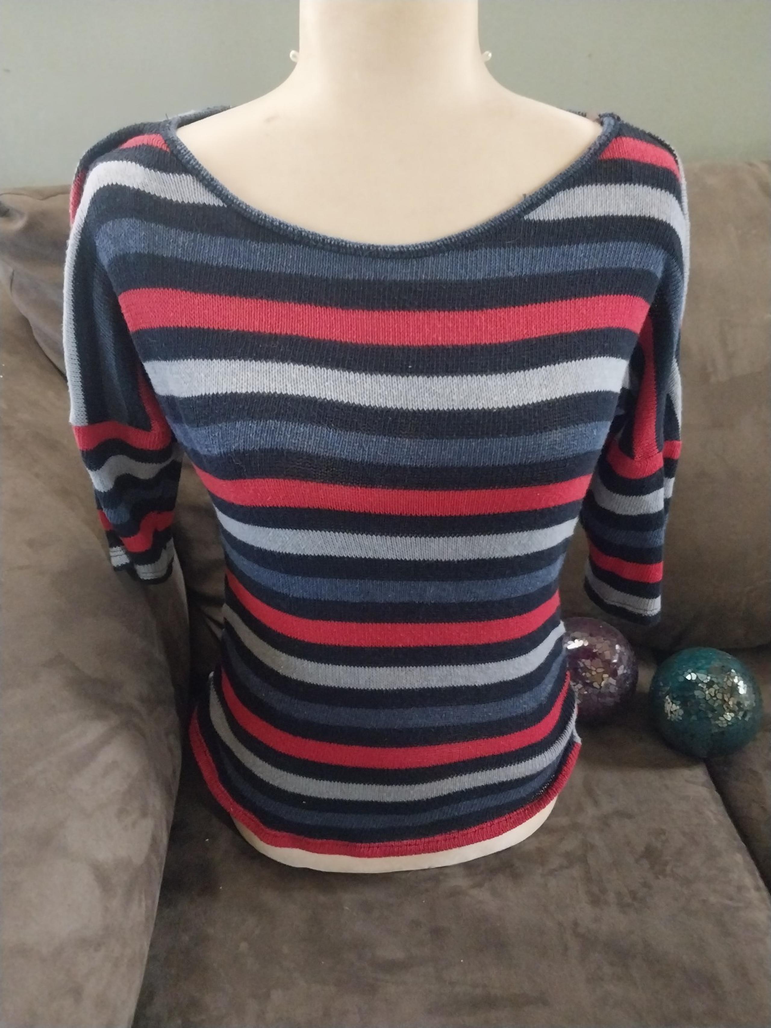Small knit, bow neck, 3/4 length sleeve, lightweight sweater
