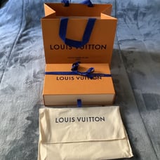 Louis Vuitton box,ribbon,dust and shopping bag/ The price is firm, thanks