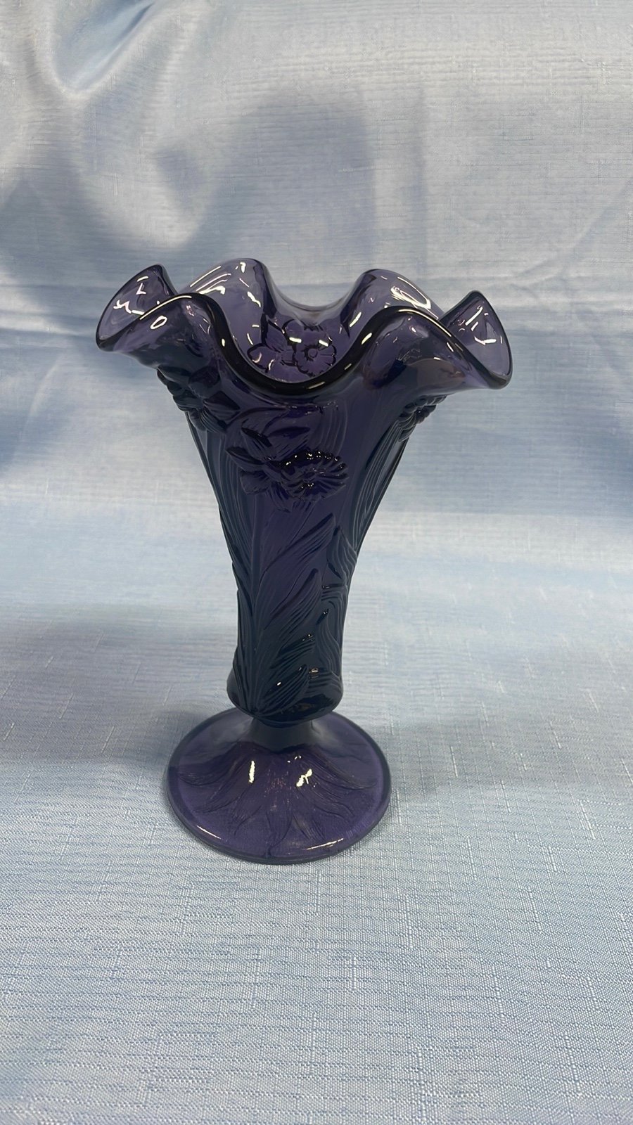 Fenton Purple Amethyst Vase Daffodils Ruffled Rim