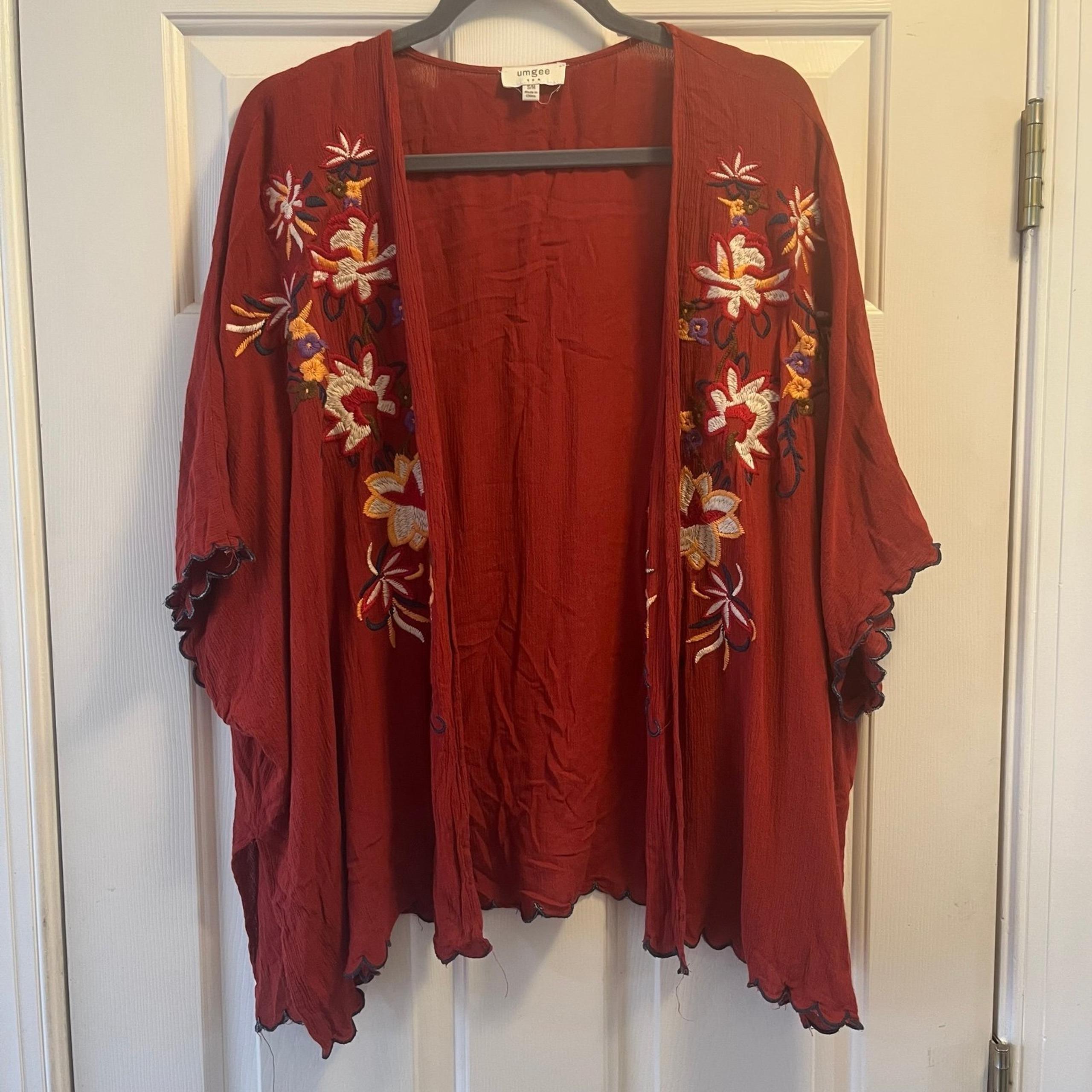 Umgee Open Front Floral Embroidered Kimono Scalloped Hem Women’s S/M Rust Red