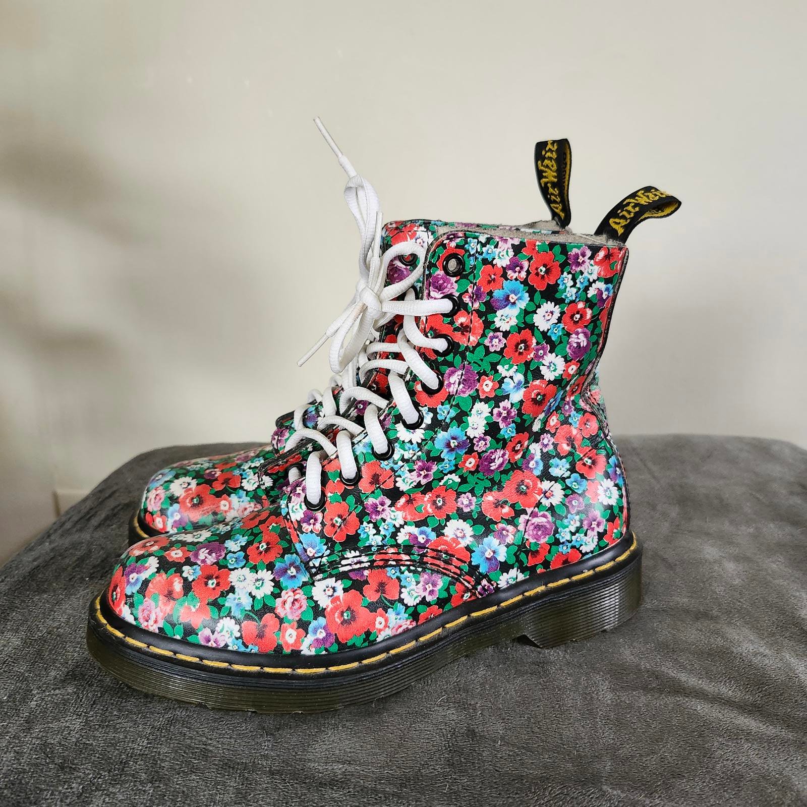 Dr. Martens Floral pascal Lace Up Boots Combat boots Flirty Feminine Womens US 6