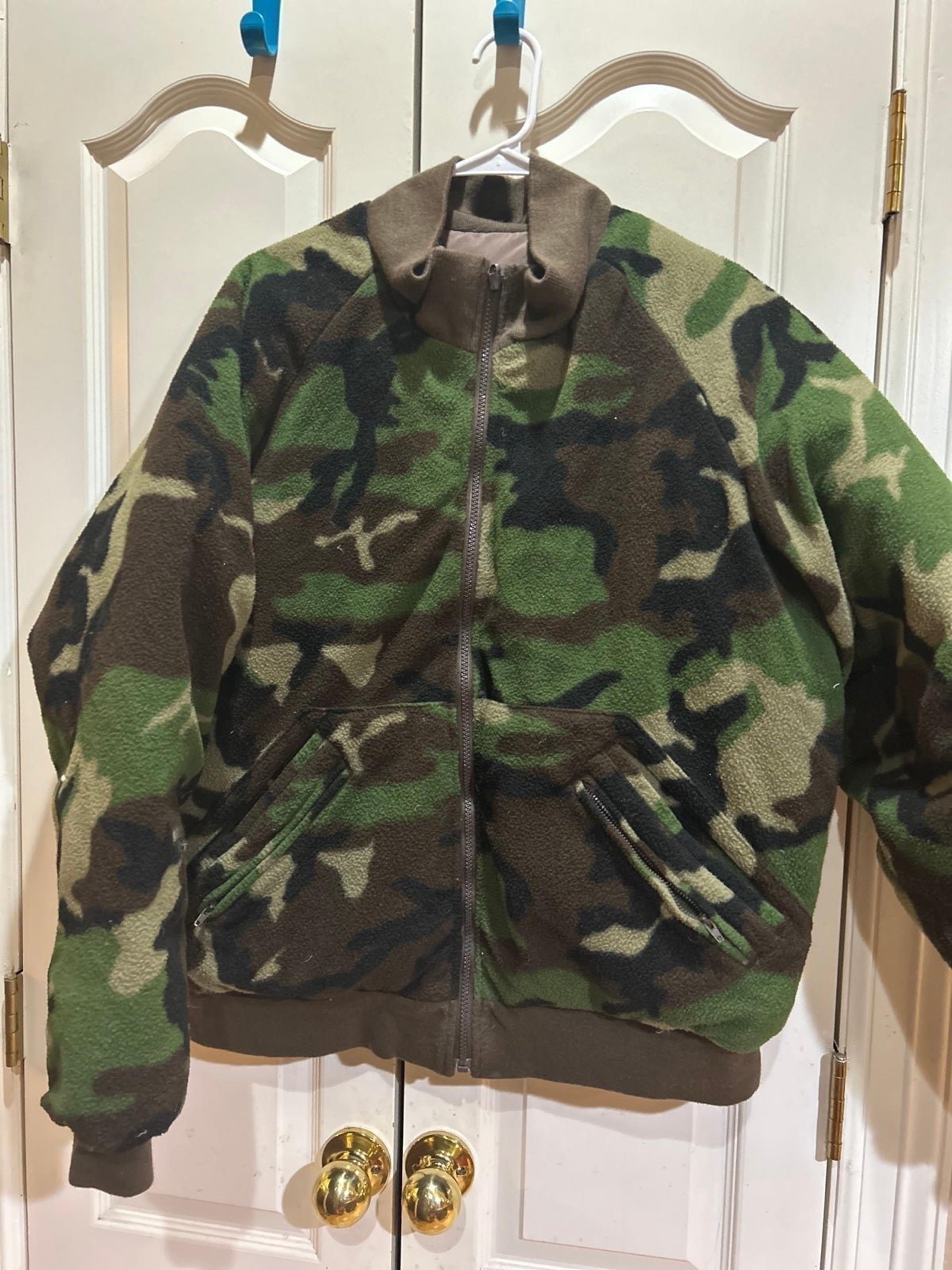 Cabelas men XL reversible insulated down camo jacket awesome