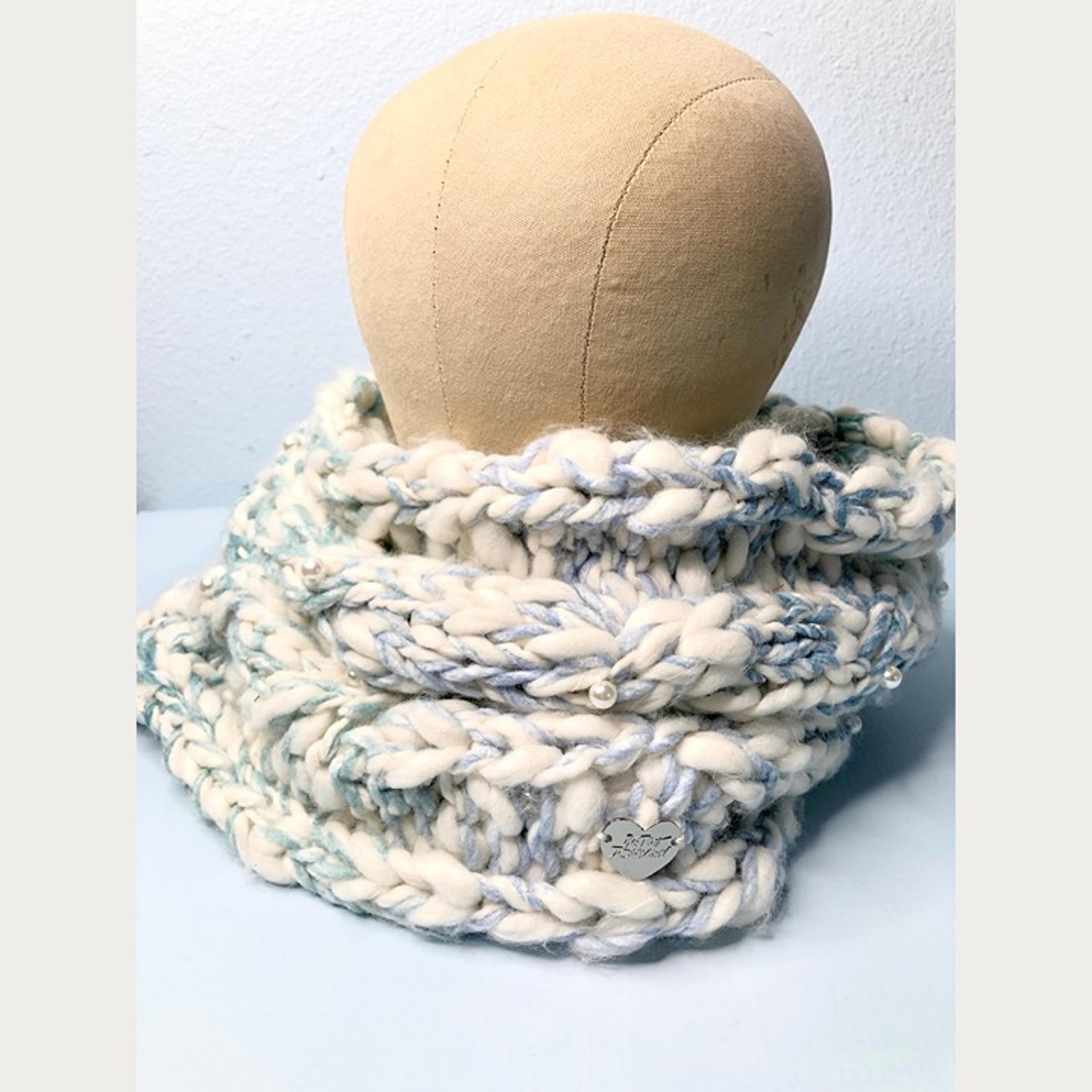 Betsey Johnson Diggity Chunky Knit Cowl Scarf Blue White Faux Pearl Tube