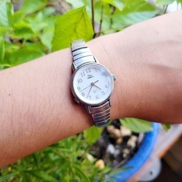 Vintage Timex Indiglo Classic Silver & Blue Womens Analog Quartz Stretch Watch