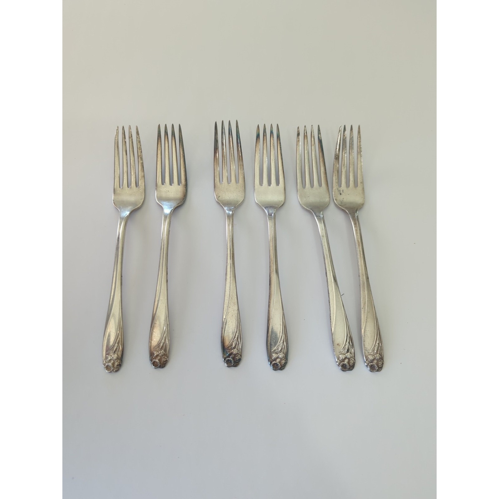 6International Silverplate 1847 Rogers Bros DAFFODIL 7 3/4 Dinner Forks 1950