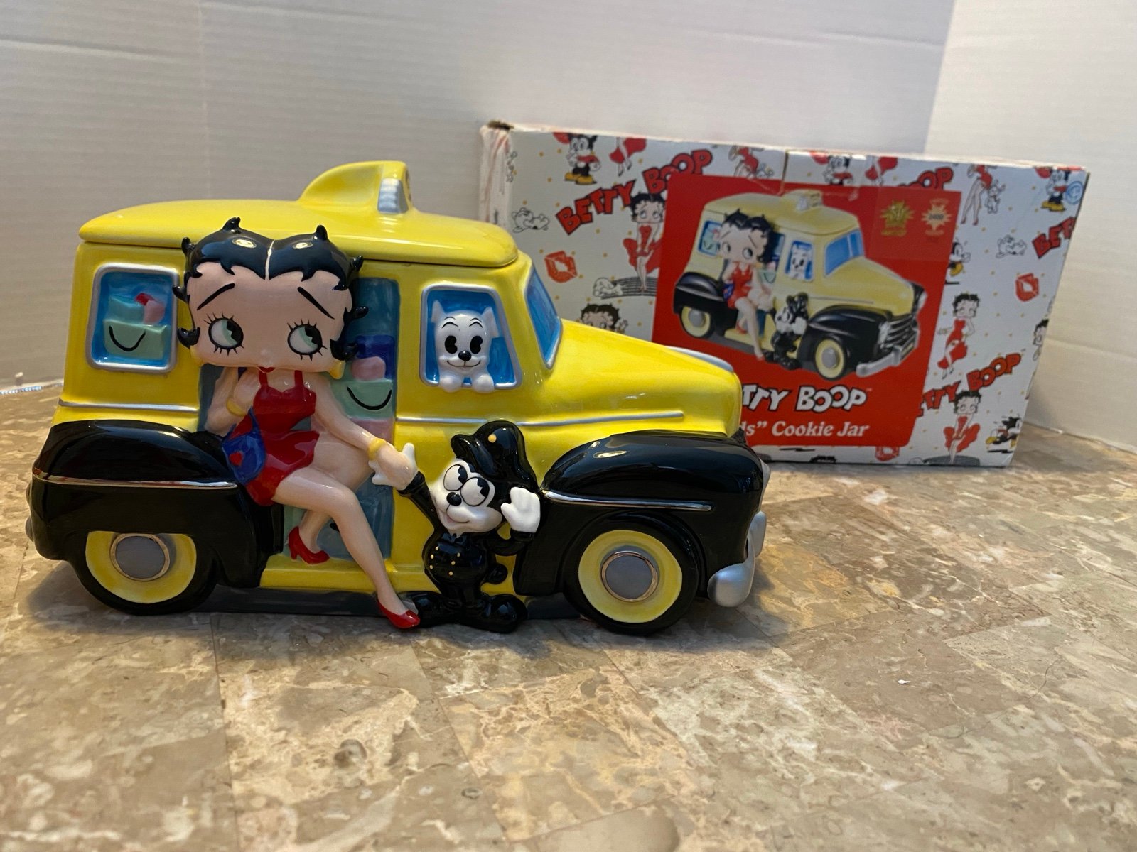 BETTY BOOP CAB CO. LIMITED ED. VANDOR 2007 CERAMIC COOKIE JAR 9 X 13 X 8'' RARE!