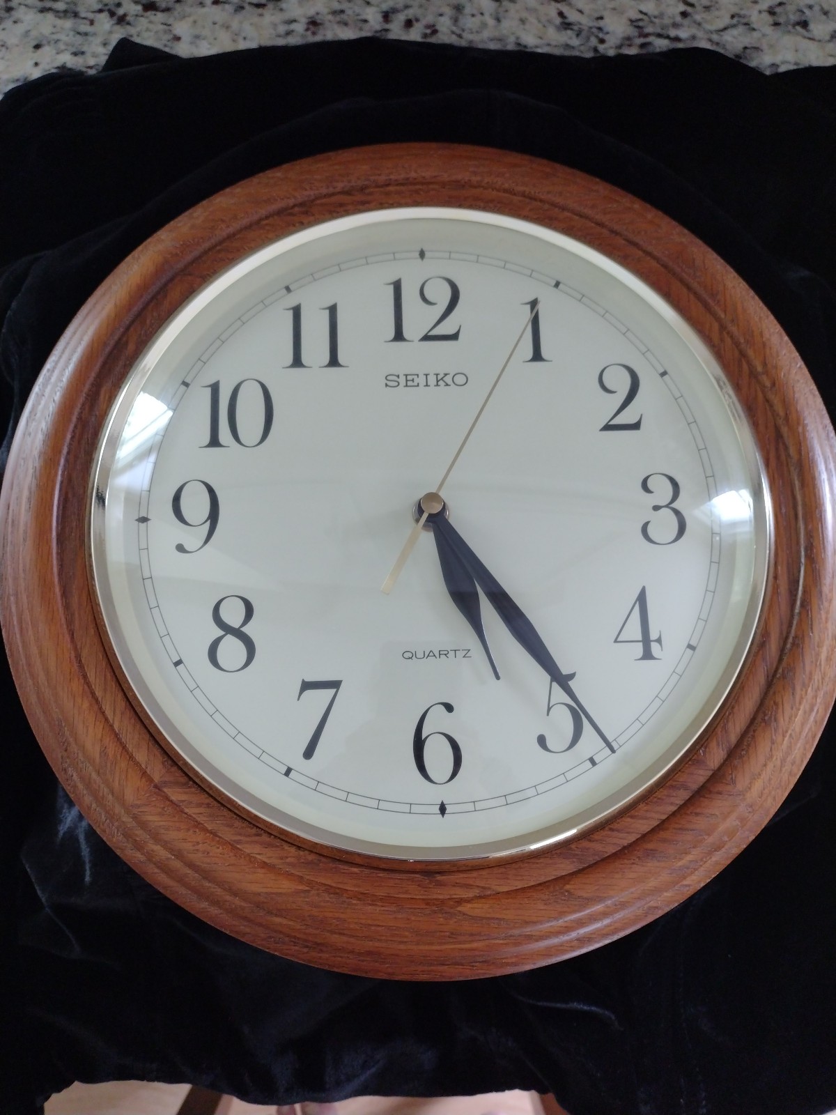 Seiko Quartz Wall Clock Vintage Round Oak Wood Frame Japanese Movement