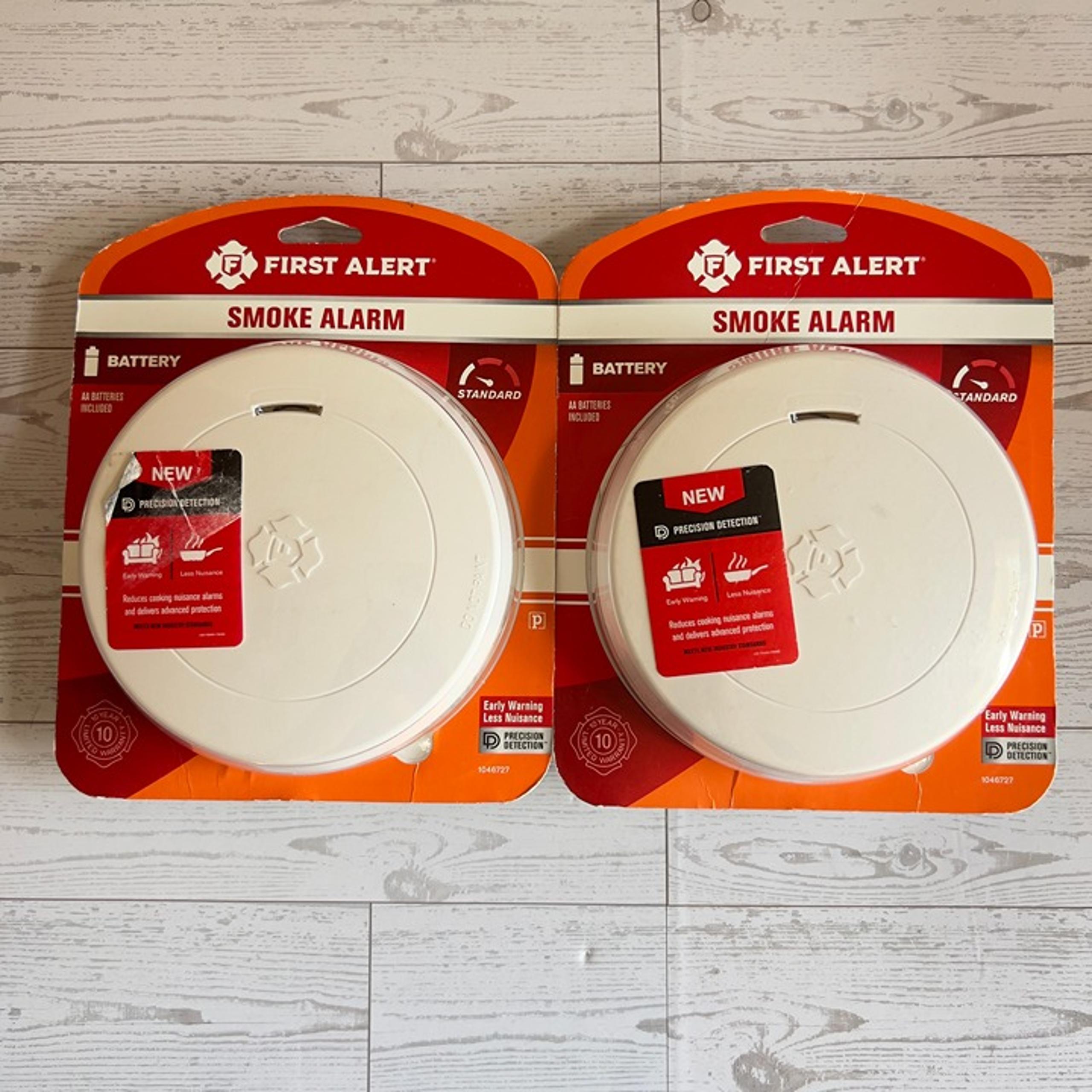 2 pk First Alert Smoke Alarm DC Slim SM200 Battery Operated Smoke Detector