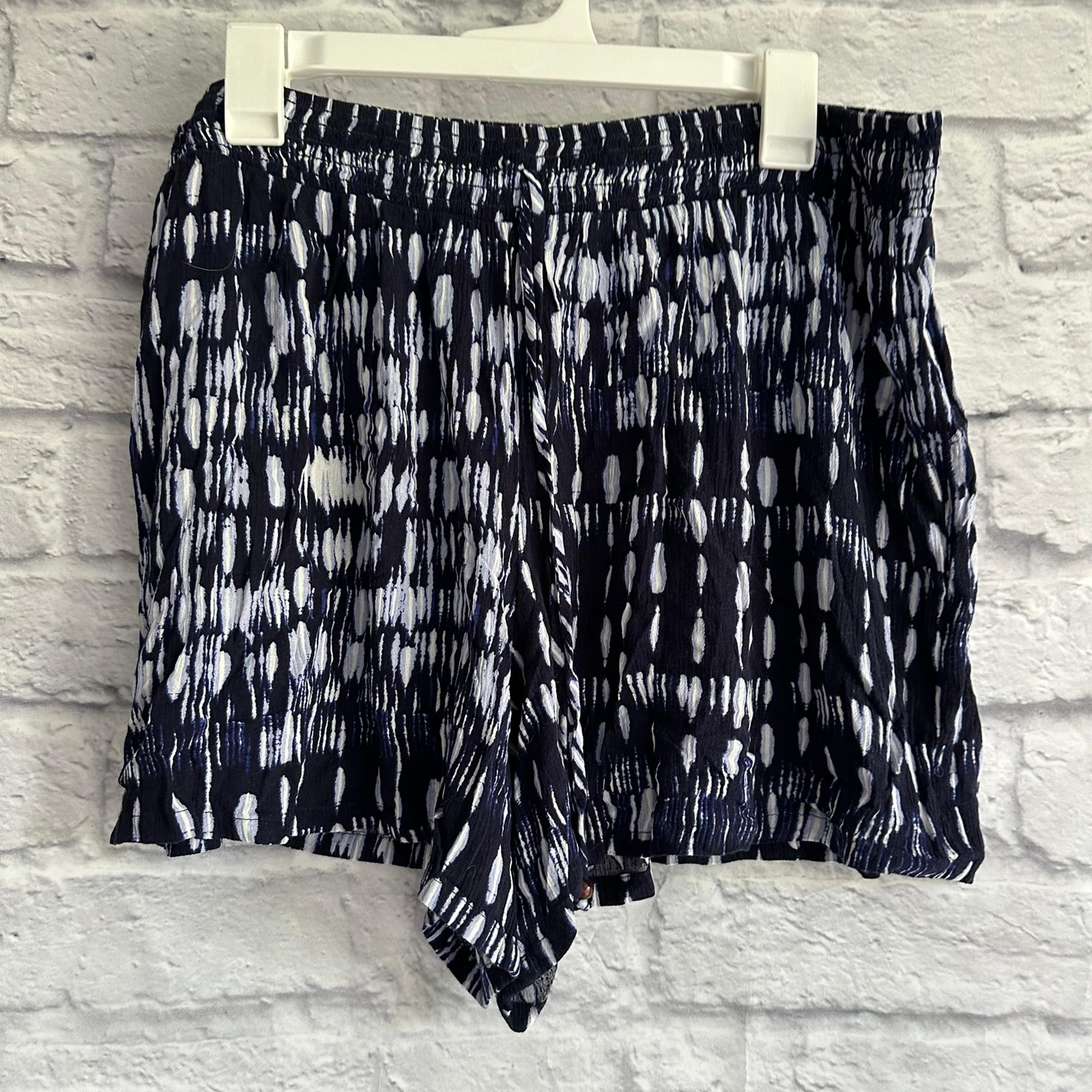 PREOWNED APT. 9 STRETCHY WAIST SHORTS BLUE PRINT WOMENS PLUS  SIZE XXL