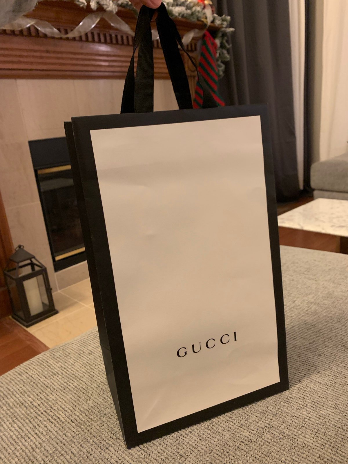 Authentic Gucci shopping bag of 2