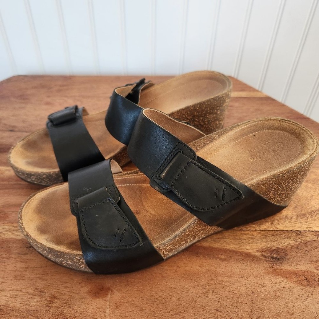 CLARKS Artisan 'Temira East' Black Leather Straps Wedge Heel size 8.5