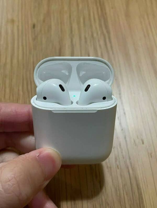 Apple AirPods 1st generation