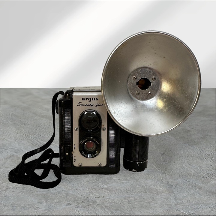 Vintage 1950's Argus Model Seventy-Five, 6×6 pseudo TLR camera