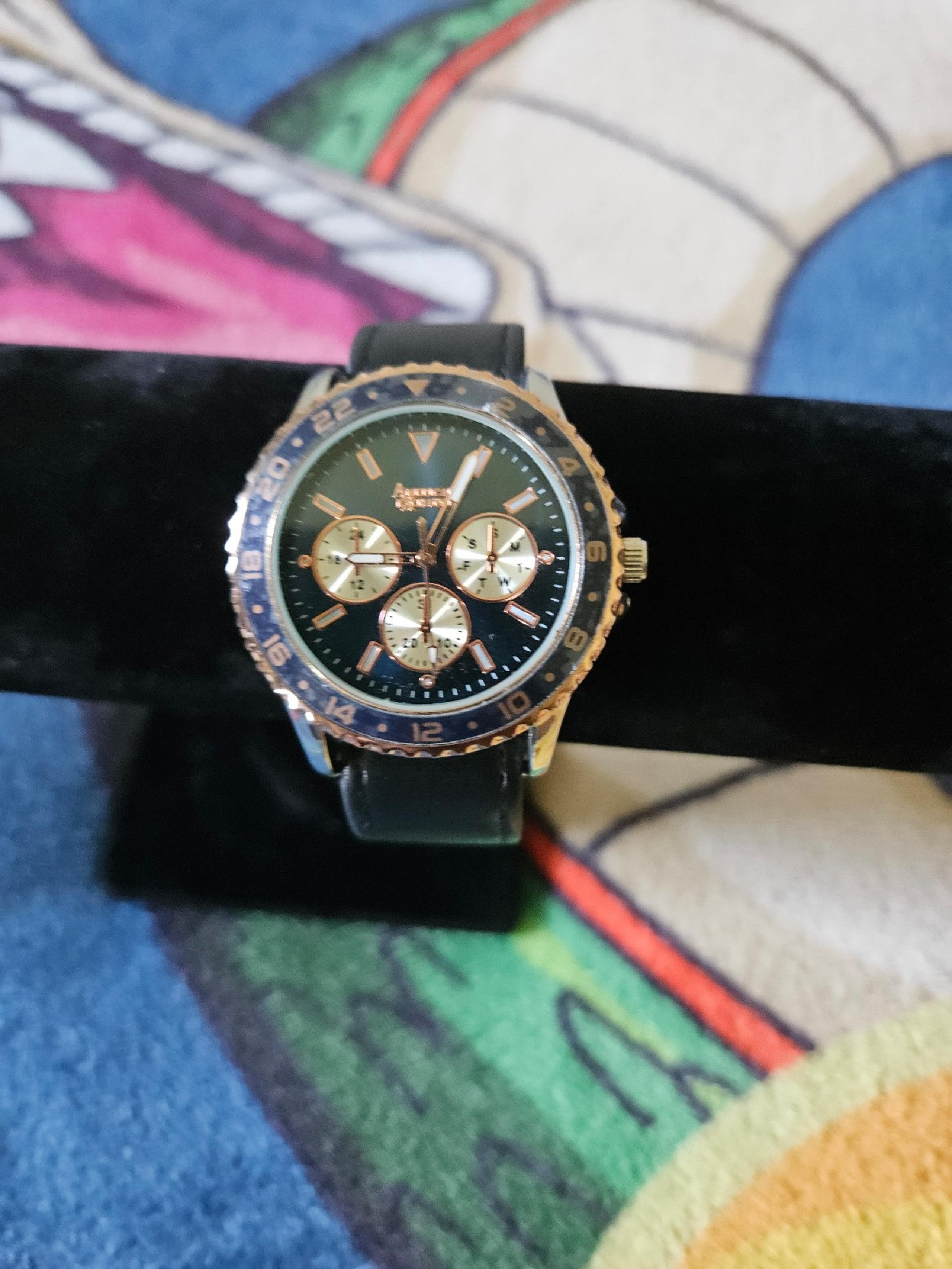 Mens Fashion Watch w/ band replacements (needs battery) - American Exchange